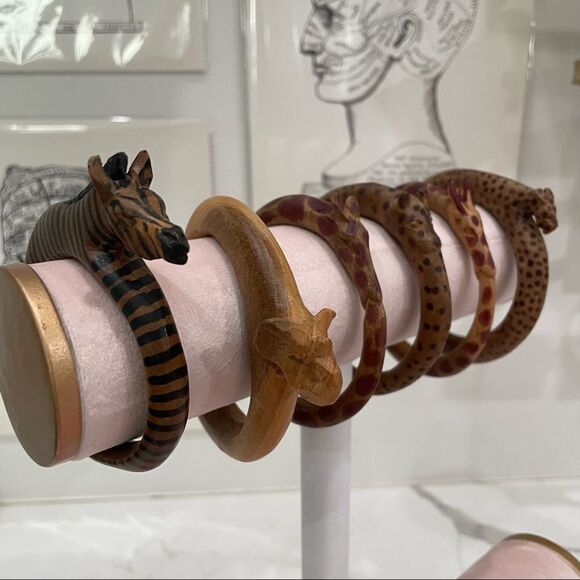 VINTAGE Hand Carved African Animals Oversized Wooden Bangle Set - Picture 1 of 6